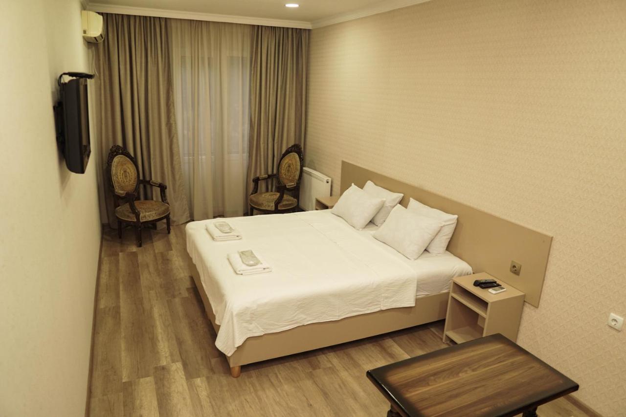 Hotel Venus ティビリシ エクステリア 写真